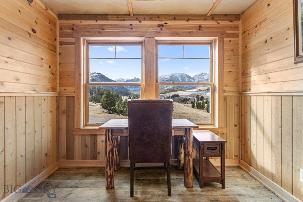 569/571 Cinnabar Basin Road, Gardiner MT 59030