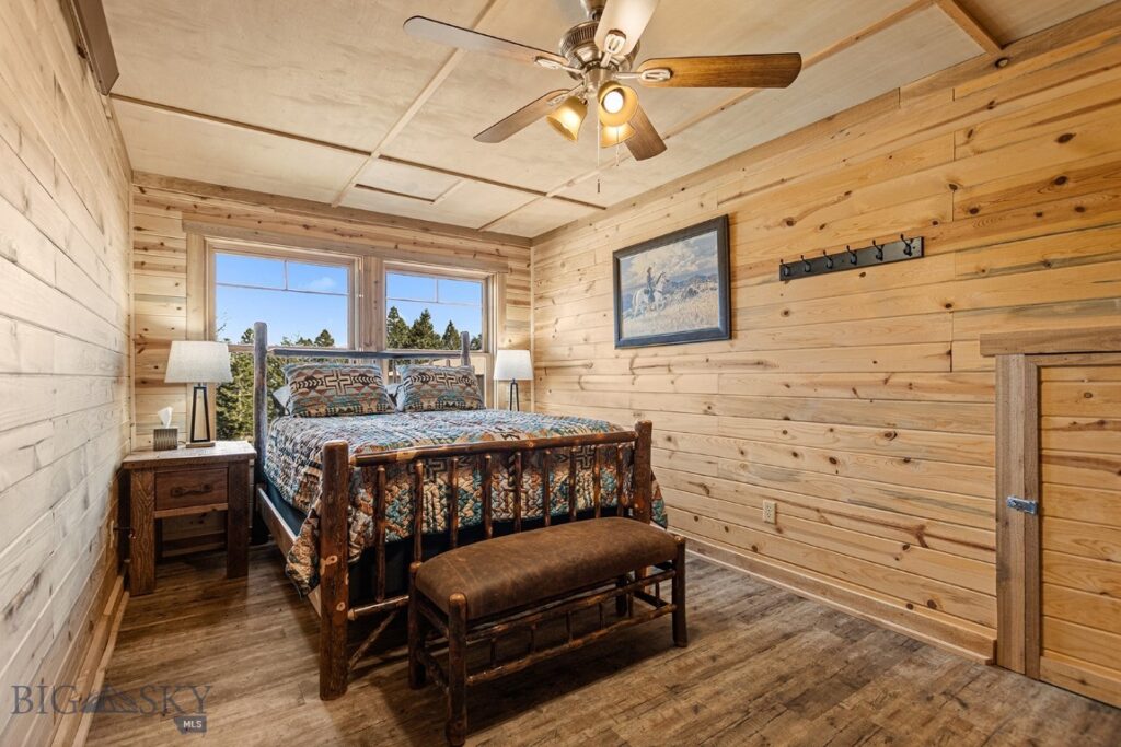 569/571 Cinnabar Basin Road, Gardiner MT 59030