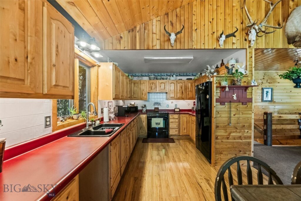 283 S Rock Creek Road, Emigrant MT 59027