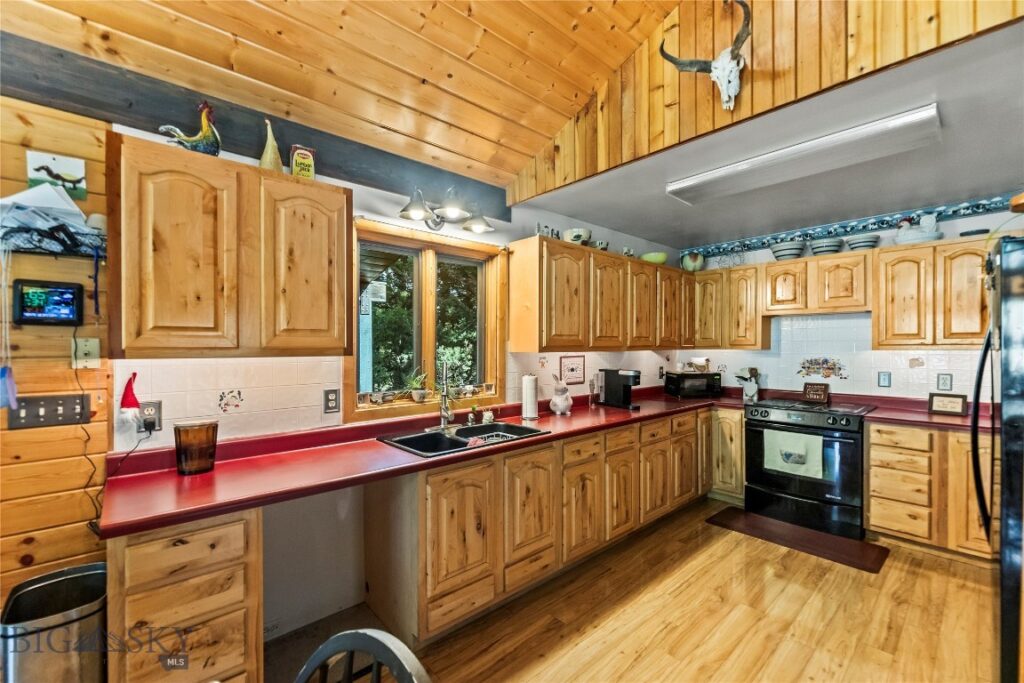 283 S Rock Creek Road, Emigrant MT 59027