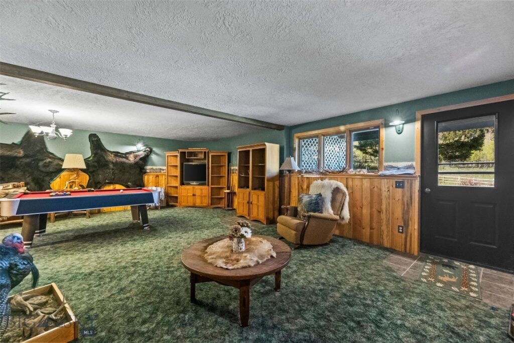 283 S Rock Creek Road, Emigrant MT 59027