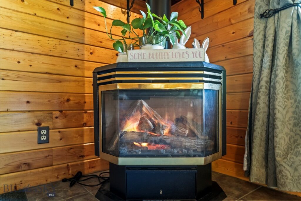 283 S Rock Creek Road, Emigrant MT 59027