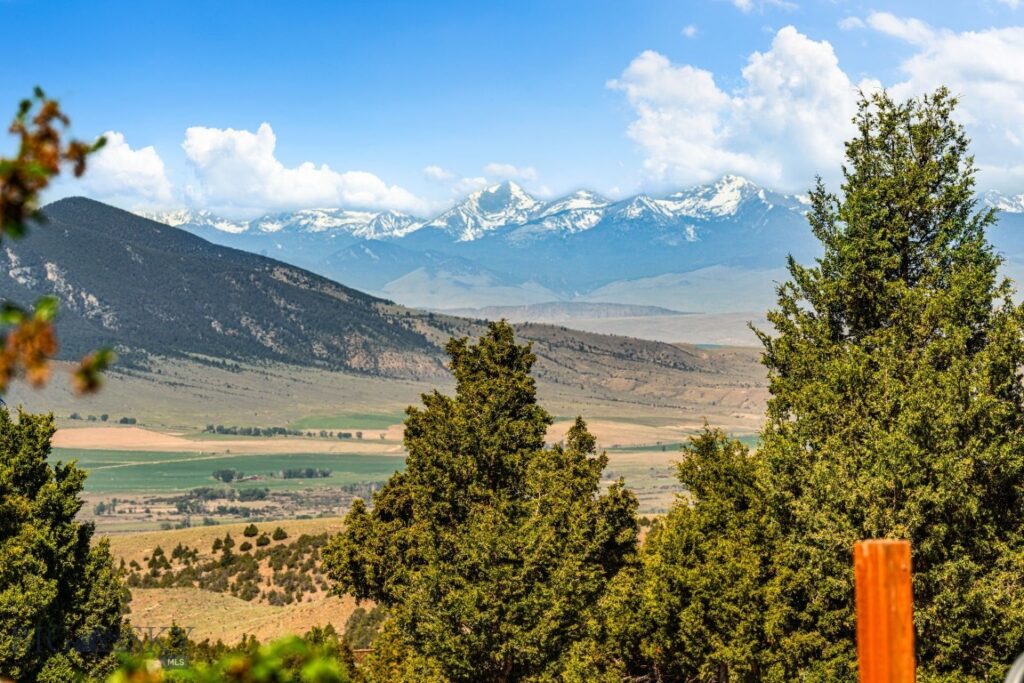 25 Sundowner Road, Sheridan MT 59749