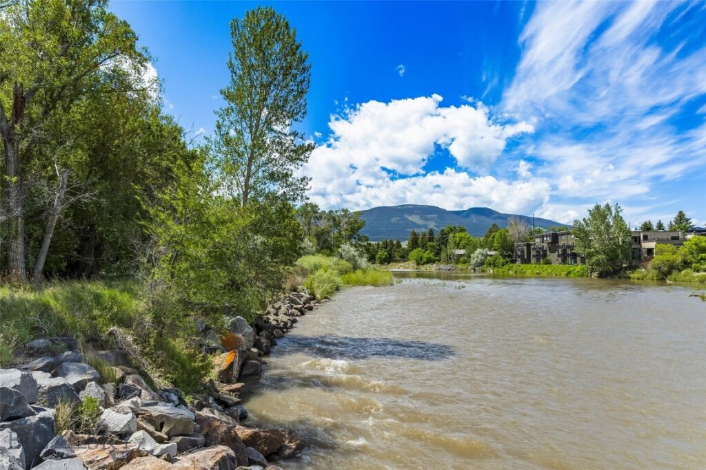 9th St Island Drive, Livingston MT 59047