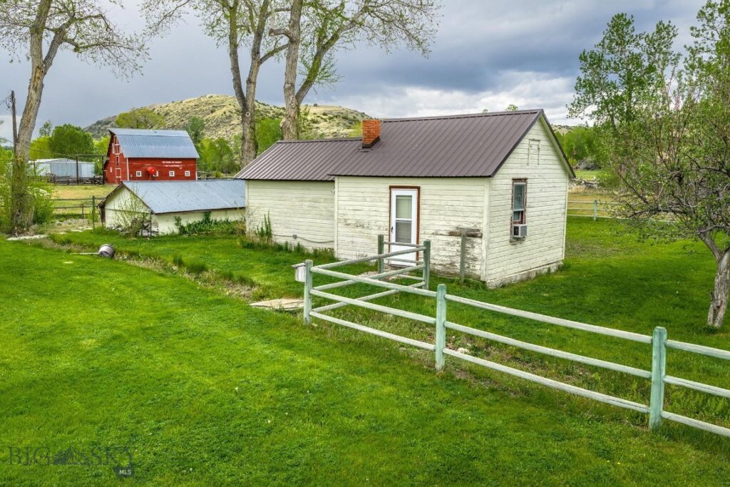 45 Pheasant Lane, Columbus MT 59019