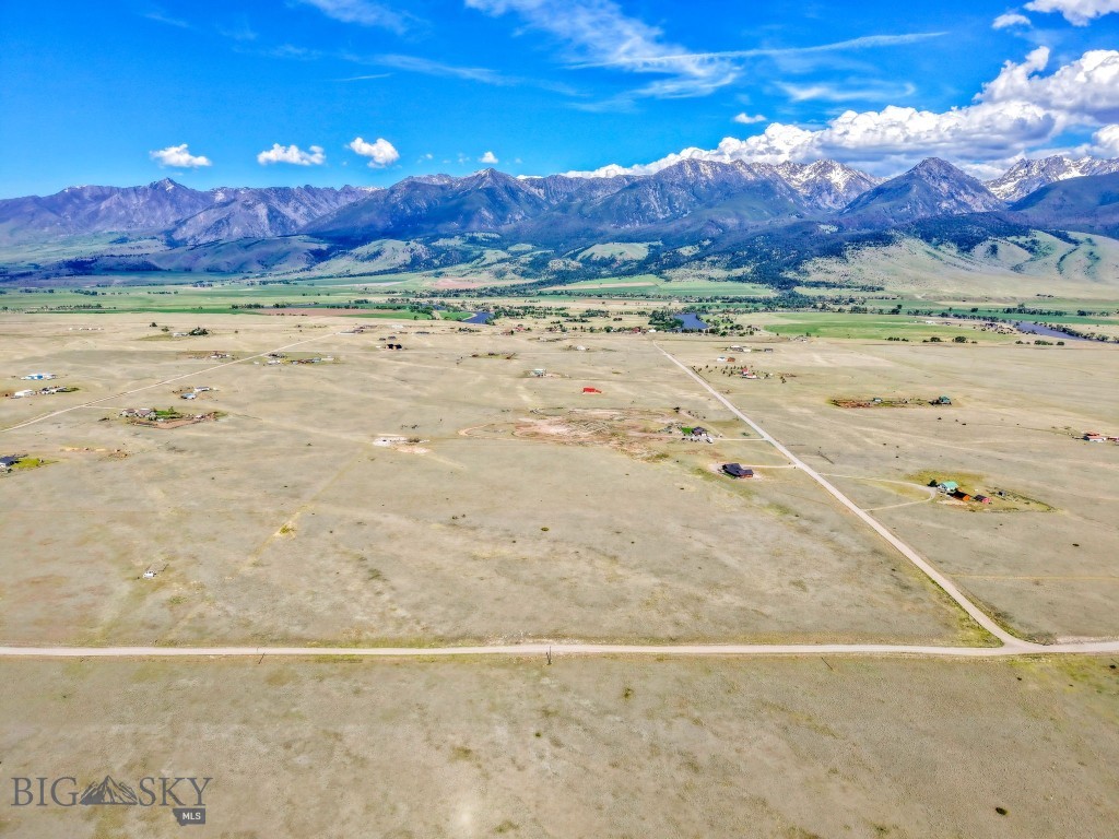 45 Inverness Road, Livingston MT 59047