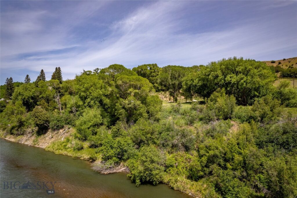 1005 East River Road, Emigrant MT 59027
