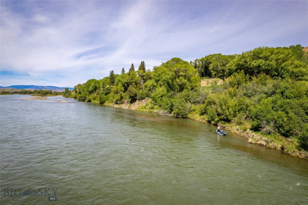 1005 East River Road, Emigrant MT 59027