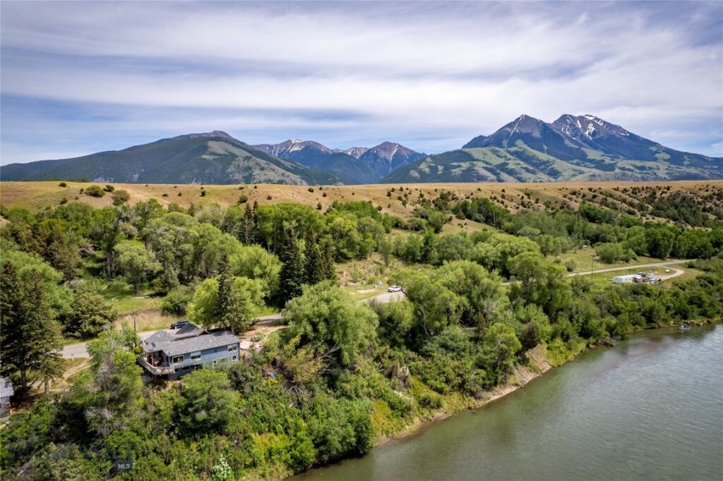 1005 East River Road, Emigrant MT 59027