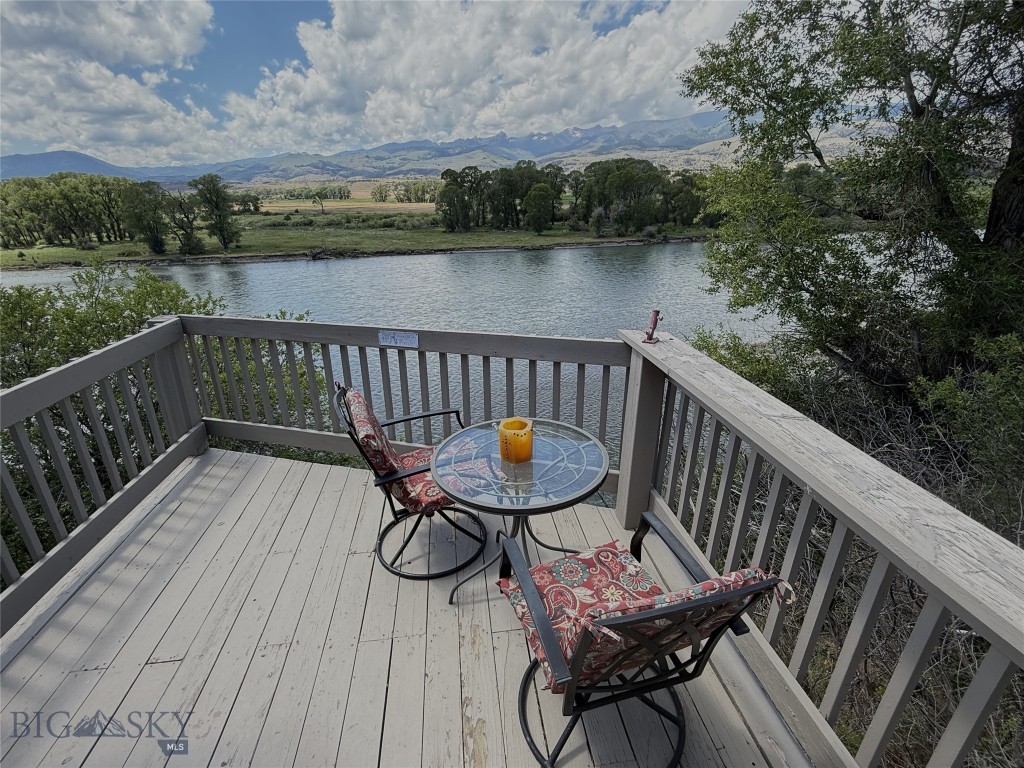 1005 East River Road, Emigrant MT 59027