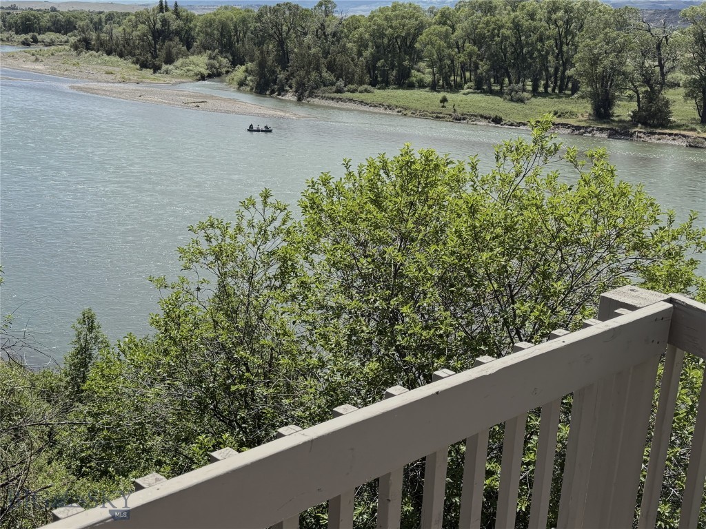 1005 East River Road, Emigrant MT 59027