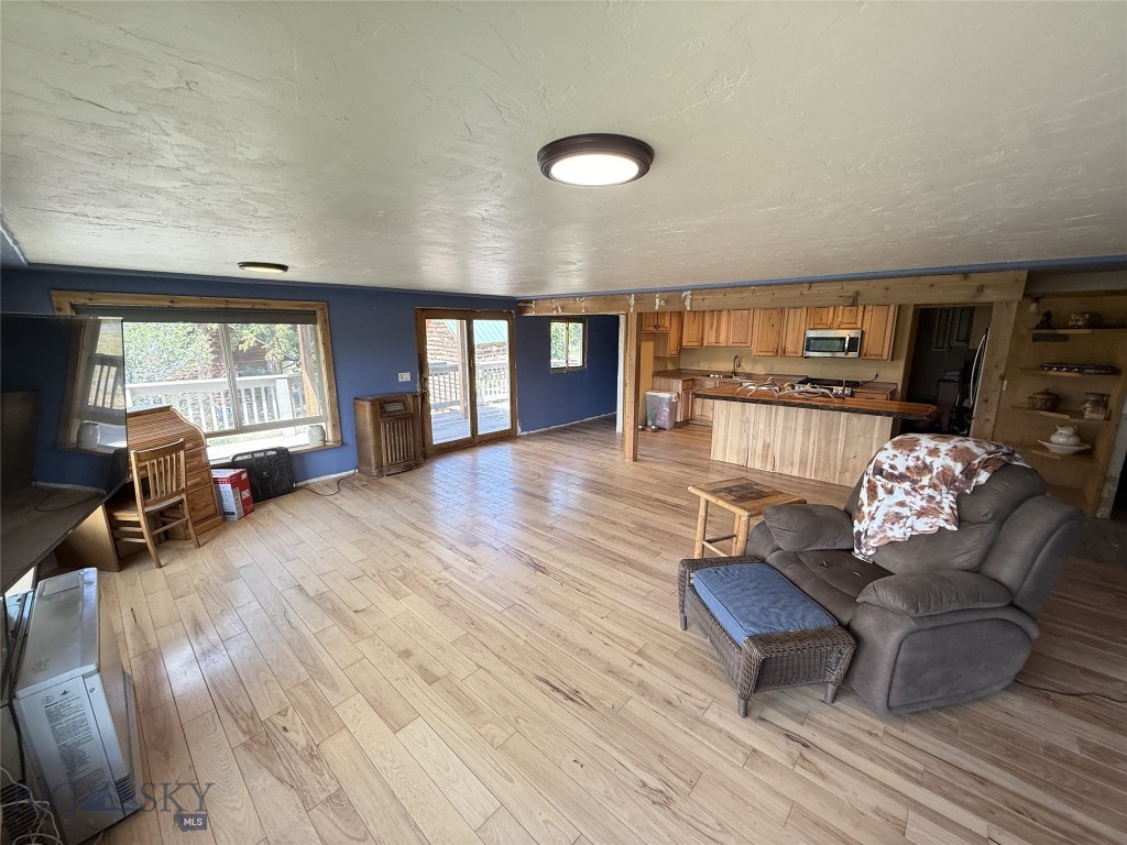 1005 East River Road, Emigrant MT 59027