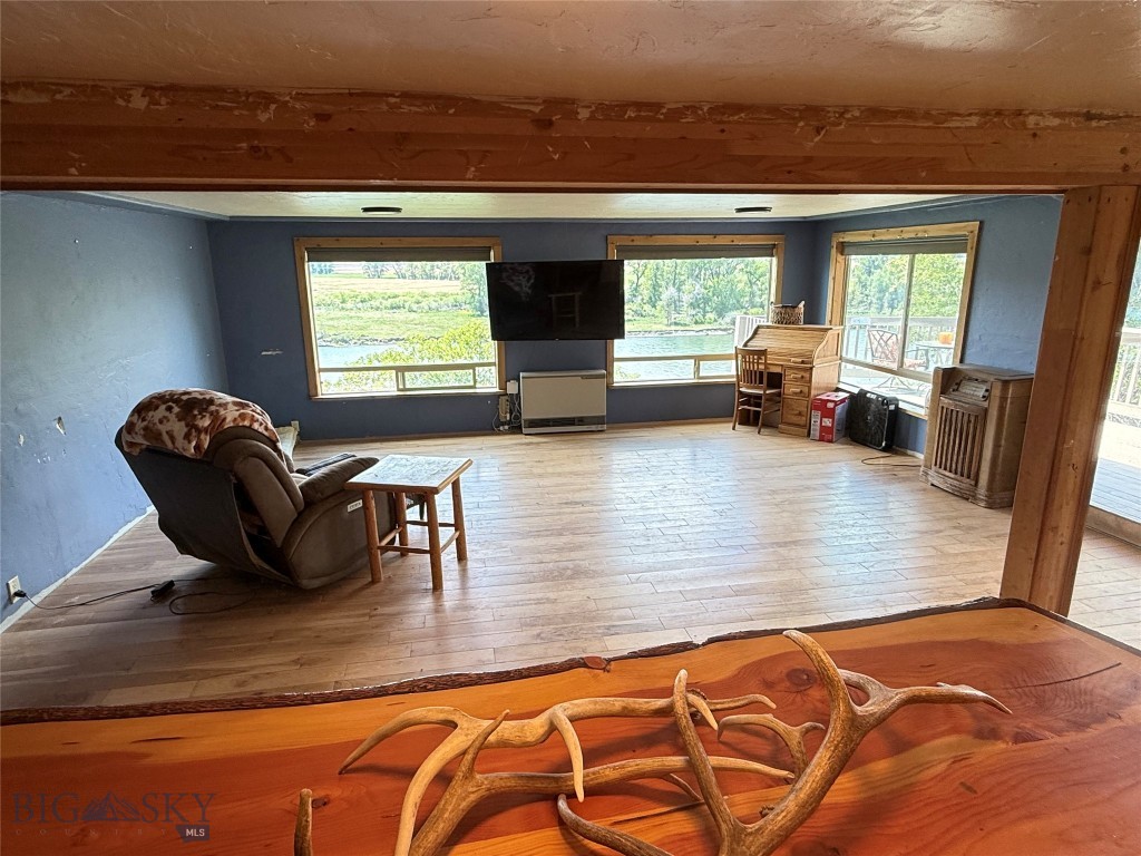 1005 East River Road, Emigrant MT 59027