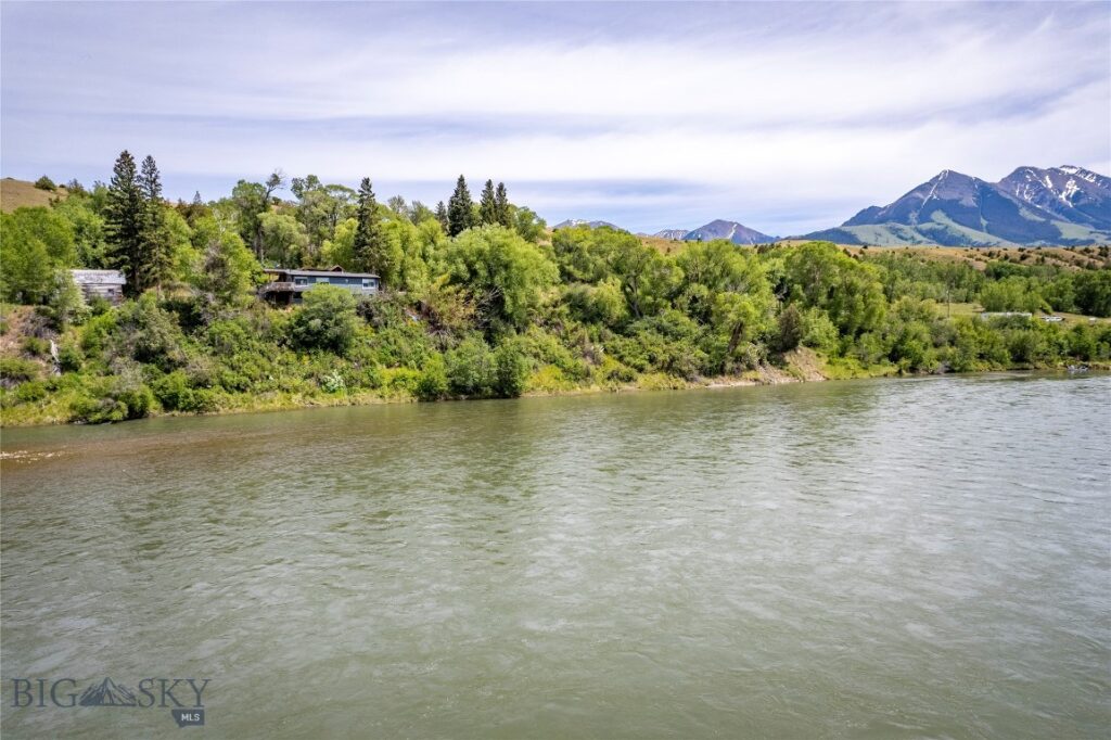 1005 East River Road, Emigrant MT 59027