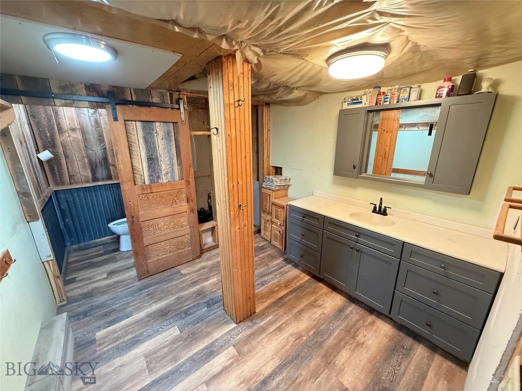 1005 East River Road, Emigrant MT 59027