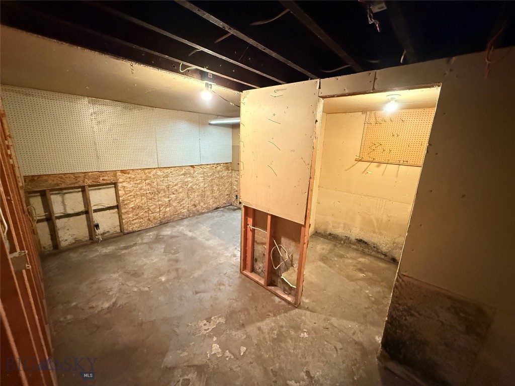 1005 East River Road, Emigrant MT 59027