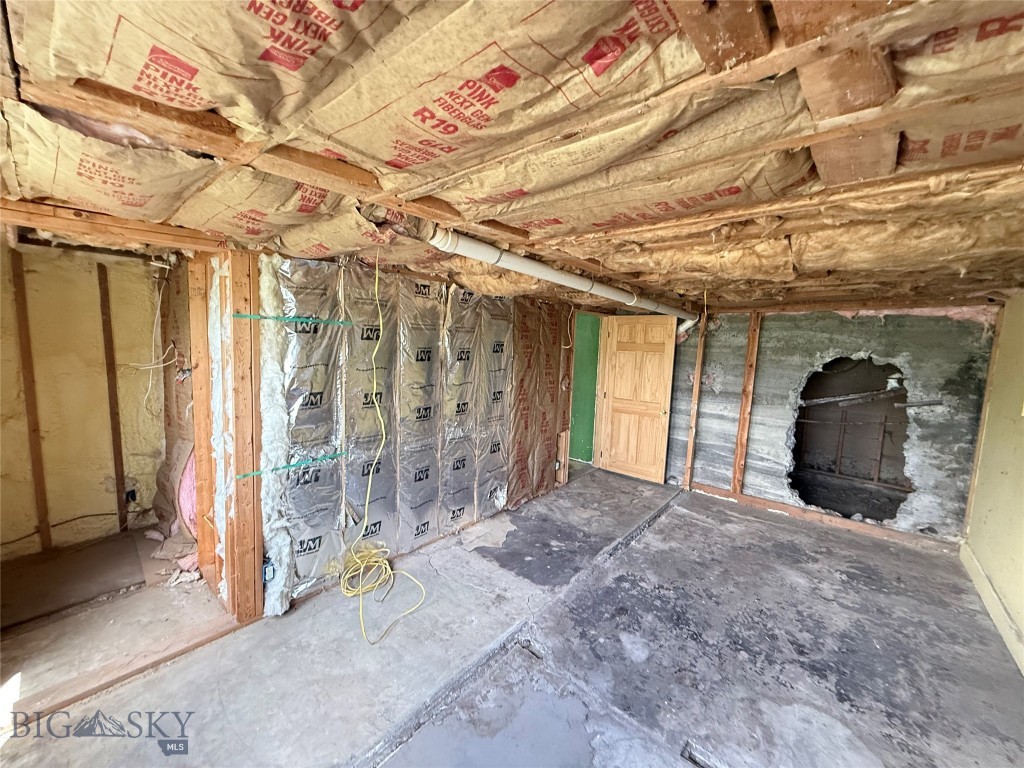 1005 East River Road, Emigrant MT 59027