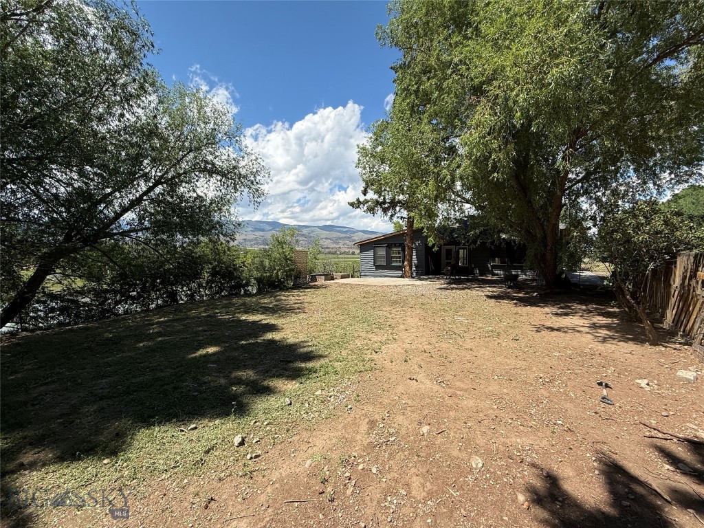 1005 East River Road, Emigrant MT 59027