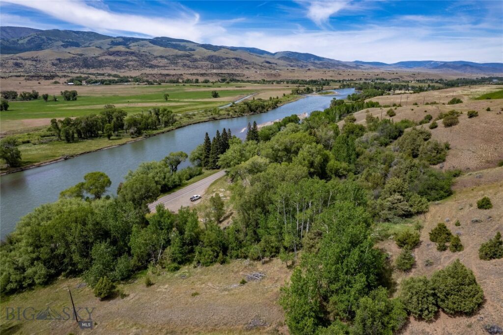1005 East River Road, Emigrant MT 59027