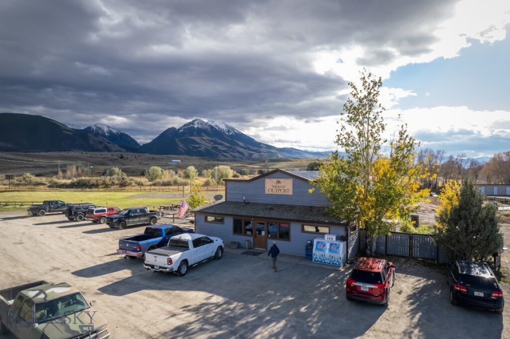 1005 East River Road, Emigrant MT 59027
