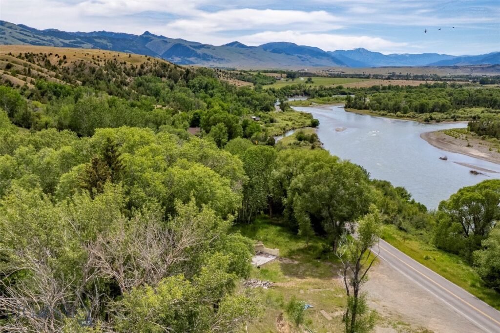 1005 East River Road, Emigrant MT 59027