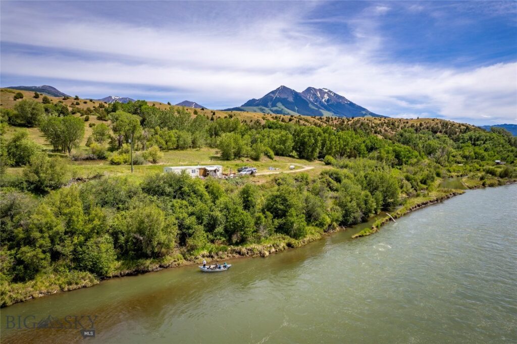 1005 East River Road, Emigrant MT 59027